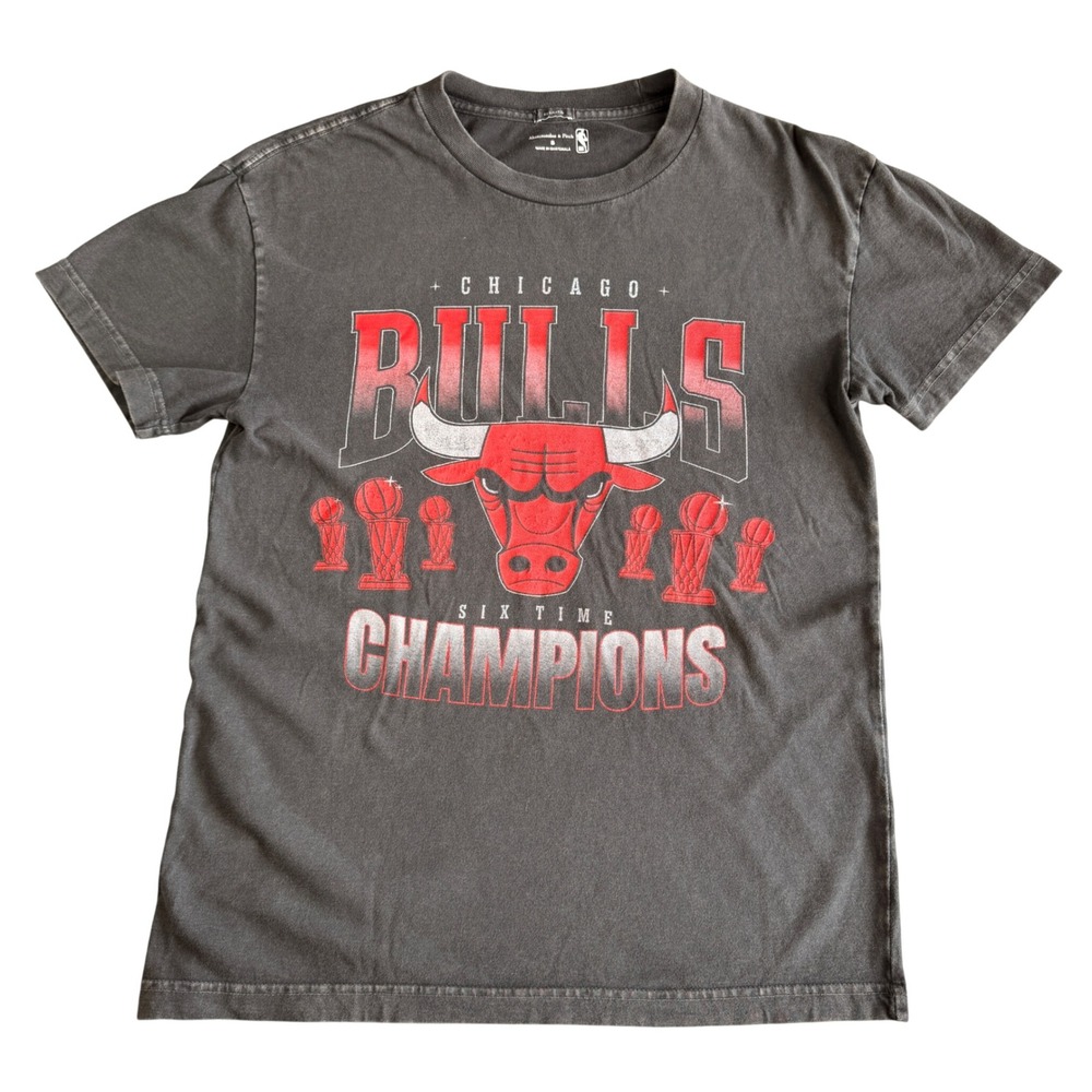 Abercrombie NBA Chicago Bulls Six Time Champions Graphic T-Shirt Mens‎ Small